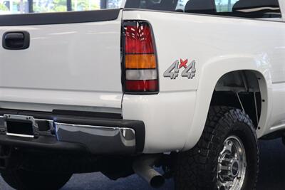 2005 GMC Sierra 2500  1-OWNER* 100% CALIFORNIA RUST FREE TRUCK* EVERY SERVICE RECORD SINCE NEW 1 " FILE* NEW 2 "LEVEL KIT W/ BILSTEIN 5100s* NEWER 33 "A/T TIRES* SHORT BED EXTRA CAB DURAMAX* 4X4 PAINT MATCHED FLARES - Photo 40 - Portland, OR 97230