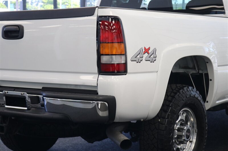 2005 GMC Sierra 2500  1-OWNER* 100% CALIFORNIA RUST FREE TRUCK* EVERY SERVICE RECORD SINCE NEW 1 " FILE* NEW 2 "LEVEL KIT W/ BILSTEIN 5100s* NEWER 33 "A/T TIRES* SHORT BED EXTRA CAB DURAMAX* 4X4 PAINT MATCHED FLARES - Photo 40 - Portland, OR 97230