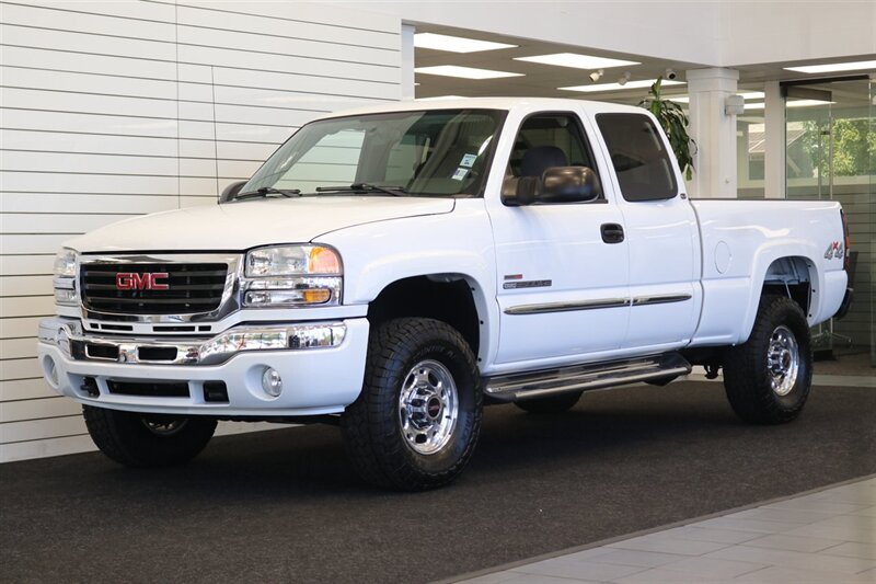 2005 GMC Sierra 2500  1-OWNER* 100% CALIFORNIA RUST FREE TRUCK* EVERY SERVICE RECORD SINCE NEW 1