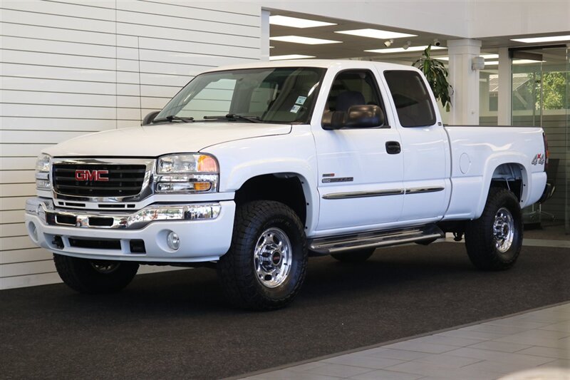 2005 GMC Sierra 2500  1-OWNER* 100% CALIFORNIA RUST FREE TRUCK* EVERY SERVICE RECORD SINCE NEW 1 " FILE* NEW 2 "LEVEL KIT W/ BILSTEIN 5100s* NEWER 33 "A/T TIRES* SHORT BED EXTRA CAB DURAMAX* 4X4 PAINT MATCHED FLARES - Photo 3 - Portland, OR 97230