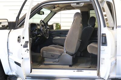 2005 GMC Sierra 2500  1-OWNER* 100% CALIFORNIA RUST FREE TRUCK* EVERY SERVICE RECORD SINCE NEW 1 " FILE* NEW 2 "LEVEL KIT W/ BILSTEIN 5100s* NEWER 33 "A/T TIRES* SHORT BED EXTRA CAB DURAMAX* 4X4 PAINT MATCHED FLARES - Photo 54 - Portland, OR 97230