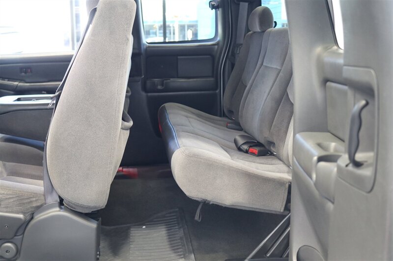 2005 GMC Sierra 2500  1-OWNER* 100% CALIFORNIA RUST FREE TRUCK* EVERY SERVICE RECORD SINCE NEW 1 " FILE* NEW 2 "LEVEL KIT W/ BILSTEIN 5100s* NEWER 33 "A/T TIRES* SHORT BED EXTRA CAB DURAMAX* 4X4 PAINT MATCHED FLARES - Photo 76 - Portland, OR 97230