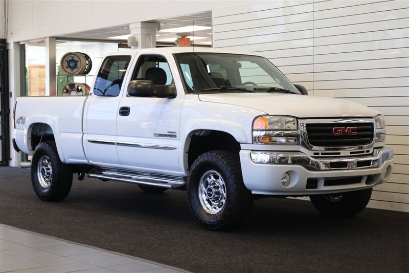 2005 GMC Sierra 2500  1-OWNER* 100% CALIFORNIA RUST FREE TRUCK* EVERY SERVICE RECORD SINCE NEW 1 " FILE* NEW 2 "LEVEL KIT W/ BILSTEIN 5100s* NEWER 33 "A/T TIRES* SHORT BED EXTRA CAB DURAMAX* 4X4 PAINT MATCHED FLARES - Photo 2 - Portland, OR 97230