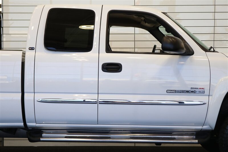 2005 GMC Sierra 2500  1-OWNER* 100% CALIFORNIA RUST FREE TRUCK* EVERY SERVICE RECORD SINCE NEW 1 " FILE* NEW 2 "LEVEL KIT W/ BILSTEIN 5100s* NEWER 33 "A/T TIRES* SHORT BED EXTRA CAB DURAMAX* 4X4 PAINT MATCHED FLARES - Photo 49 - Portland, OR 97230