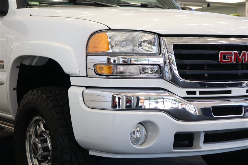 2005 GMC Sierra 2500  1-OWNER* 100% CALIFORNIA RUST FREE TRUCK* EVERY SERVICE RECORD SINCE NEW 1 " FILE* NEW 2 "LEVEL KIT W/ BILSTEIN 5100s* NEWER 33 "A/T TIRES* SHORT BED EXTRA CAB DURAMAX* 4X4 PAINT MATCHED FLARES - Photo 13 - Portland, OR 97230