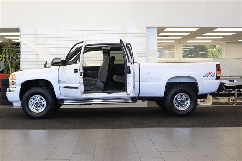 2005 GMC Sierra 2500  1-OWNER* 100% CALIFORNIA RUST FREE TRUCK* EVERY SERVICE RECORD SINCE NEW 1 " FILE* NEW 2 "LEVEL KIT W/ BILSTEIN 5100s* NEWER 33 "A/T TIRES* SHORT BED EXTRA CAB DURAMAX* 4X4 PAINT MATCHED FLARES - Photo 10 - Portland, OR 97230