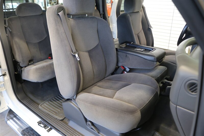 2005 GMC Sierra 2500  1-OWNER* 100% CALIFORNIA RUST FREE TRUCK* EVERY SERVICE RECORD SINCE NEW 1 " FILE* NEW 2 "LEVEL KIT W/ BILSTEIN 5100s* NEWER 33 "A/T TIRES* SHORT BED EXTRA CAB DURAMAX* 4X4 PAINT MATCHED FLARES - Photo 17 - Portland, OR 97230