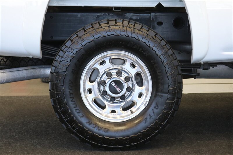 2005 GMC Sierra 2500  1-OWNER* 100% CALIFORNIA RUST FREE TRUCK* EVERY SERVICE RECORD SINCE NEW 1 " FILE* NEW 2 "LEVEL KIT W/ BILSTEIN 5100s* NEWER 33 "A/T TIRES* SHORT BED EXTRA CAB DURAMAX* 4X4 PAINT MATCHED FLARES - Photo 57 - Portland, OR 97230