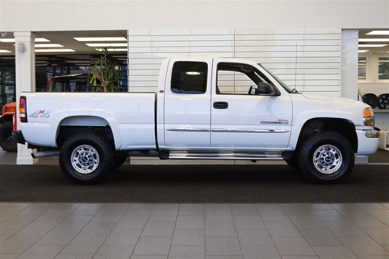 2005 GMC Sierra 2500  1-OWNER* 100% CALIFORNIA RUST FREE TRUCK* EVERY SERVICE RECORD SINCE NEW 1 " FILE* NEW 2 "LEVEL KIT W/ BILSTEIN 5100s* NEWER 33 "A/T TIRES* SHORT BED EXTRA CAB DURAMAX* 4X4 PAINT MATCHED FLARES - Photo 5 - Portland, OR 97230