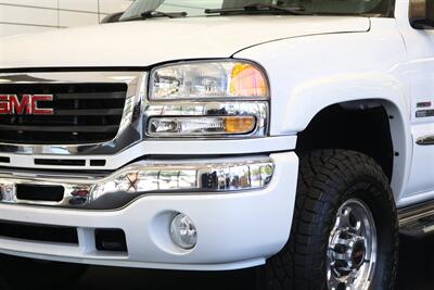 2005 GMC Sierra 2500  1-OWNER* 100% CALIFORNIA RUST FREE TRUCK* EVERY SERVICE RECORD SINCE NEW 1 " FILE* NEW 2 "LEVEL KIT W/ BILSTEIN 5100s* NEWER 33 "A/T TIRES* SHORT BED EXTRA CAB DURAMAX* 4X4 PAINT MATCHED FLARES - Photo 12 - Portland, OR 97230