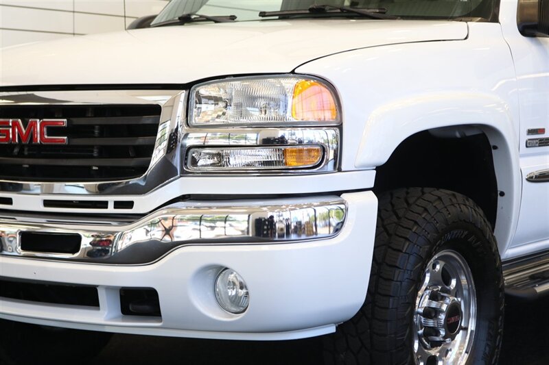 2005 GMC Sierra 2500  1-OWNER* 100% CALIFORNIA RUST FREE TRUCK* EVERY SERVICE RECORD SINCE NEW 1 " FILE* NEW 2 "LEVEL KIT W/ BILSTEIN 5100s* NEWER 33 "A/T TIRES* SHORT BED EXTRA CAB DURAMAX* 4X4 PAINT MATCHED FLARES - Photo 12 - Portland, OR 97230