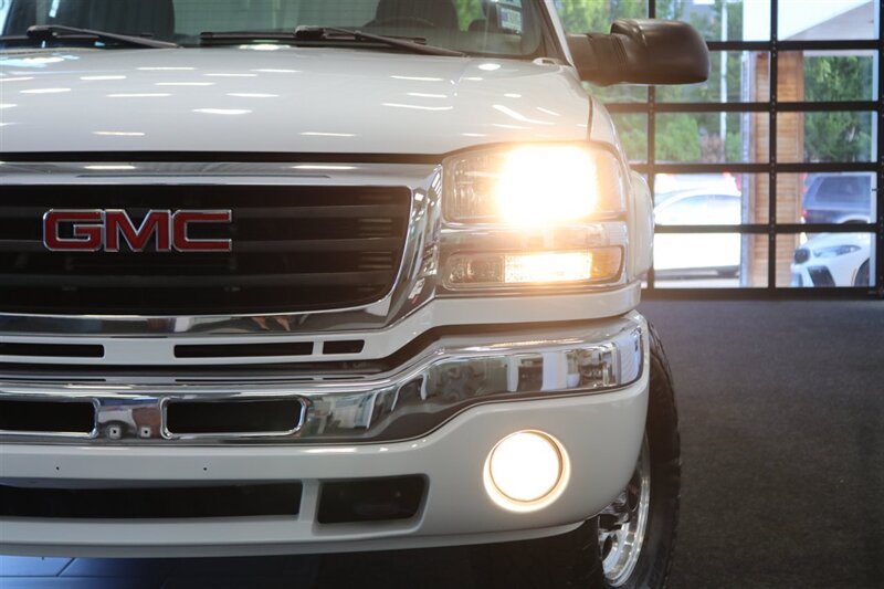 2005 GMC Sierra 2500  1-OWNER* 100% CALIFORNIA RUST FREE TRUCK* EVERY SERVICE RECORD SINCE NEW 1 " FILE* NEW 2 "LEVEL KIT W/ BILSTEIN 5100s* NEWER 33 "A/T TIRES* SHORT BED EXTRA CAB DURAMAX* 4X4 PAINT MATCHED FLARES - Photo 52 - Portland, OR 97230