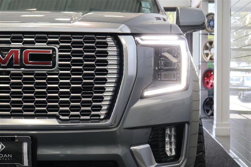 2022 GMC Yukon Denali  3.0L DURAMAX DIESEL 10SP AUTO LIFTED 4X4 35 " A/T TIRES FUEL OFF ROAD WHEELS POWER RUNNING BOARDS ONLY 57K MILES 1 OWNER LOCAL RIG - Photo 41 - Portland, OR 97230