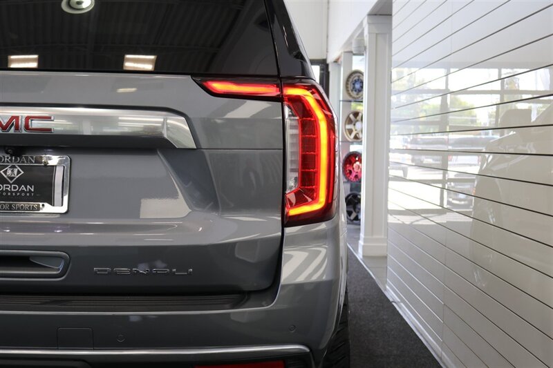 2022 GMC Yukon Denali  3.0L DURAMAX DIESEL 10SP AUTO LIFTED 4X4 35 " A/T TIRES FUEL OFF ROAD WHEELS POWER RUNNING BOARDS ONLY 57K MILES 1 OWNER LOCAL RIG - Photo 39 - Portland, OR 97230