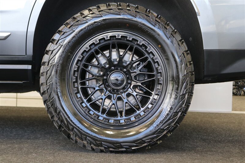 2022 GMC Yukon Denali  3.0L DURAMAX DIESEL 10SP AUTO LIFTED 4X4 35 " A/T TIRES FUEL OFF ROAD WHEELS POWER RUNNING BOARDS ONLY 57K MILES 1 OWNER LOCAL RIG - Photo 27 - Portland, OR 97230