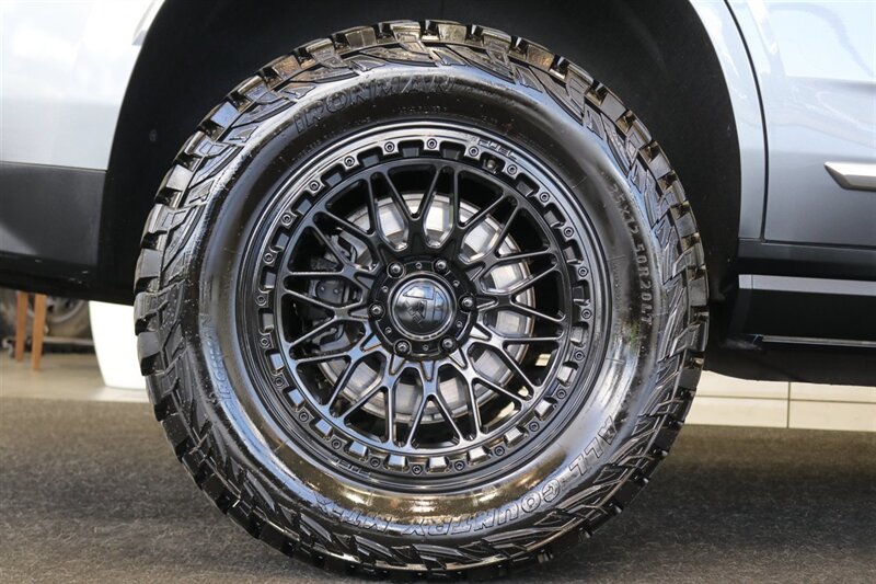 2022 GMC Yukon Denali  3.0L DURAMAX DIESEL 10SP AUTO LIFTED 4X4 35 " A/T TIRES FUEL OFF ROAD WHEELS POWER RUNNING BOARDS ONLY 57K MILES 1 OWNER LOCAL RIG - Photo 26 - Portland, OR 97230