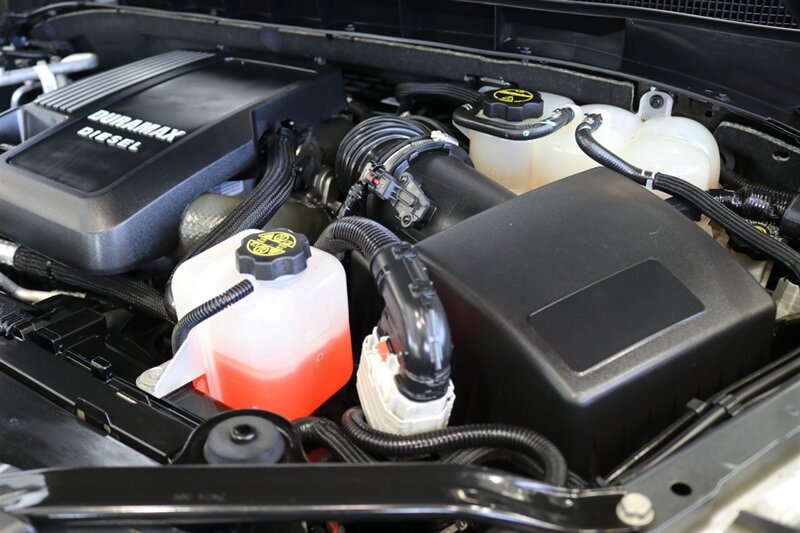 2022 GMC Yukon Denali  3.0L DURAMAX DIESEL 10SP AUTO LIFTED 4X4 35 " A/T TIRES FUEL OFF ROAD WHEELS POWER RUNNING BOARDS ONLY 57K MILES 1 OWNER LOCAL RIG - Photo 24 - Portland, OR 97230