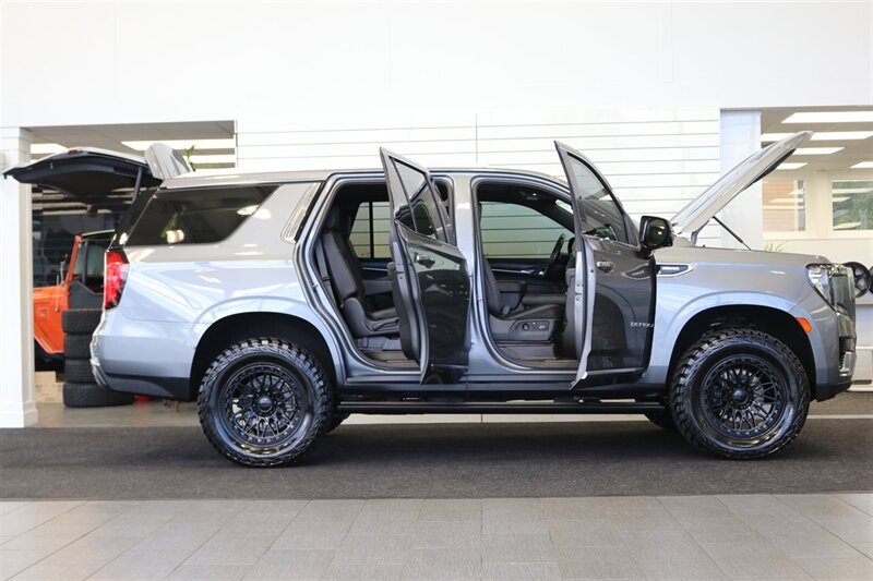 2022 GMC Yukon Denali  3.0L DURAMAX DIESEL 10SP AUTO LIFTED 4X4 35 " A/T TIRES FUEL OFF ROAD WHEELS POWER RUNNING BOARDS ONLY 57K MILES 1 OWNER LOCAL RIG - Photo 10 - Portland, OR 97230