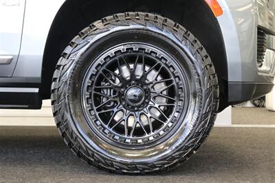2022 GMC Yukon Denali  3.0L DURAMAX DIESEL 10SP AUTO LIFTED 4X4 35 " A/T TIRES FUEL OFF ROAD WHEELS POWER RUNNING BOARDS ONLY 57K MILES 1 OWNER LOCAL RIG - Photo 19 - Portland, OR 97230