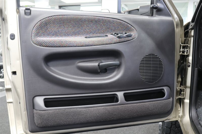 2002 Dodge Ram 2500 SLT  1-OWNER* 100% RUST FREE* 100% STOCK* NEW 3 " LEVEL KIT W/ BILSTEIN 5100* NEW 34 " TOYO A/T III 10-PLYs* NEW BRAKES-ROTORS-CALIPERS-BRAKE FLUID FLUSH-COOLANT FLUSH-AC SERVICE* HIGH OUTPUT* 6-SPEED - Photo 76 - Portland, OR 97230