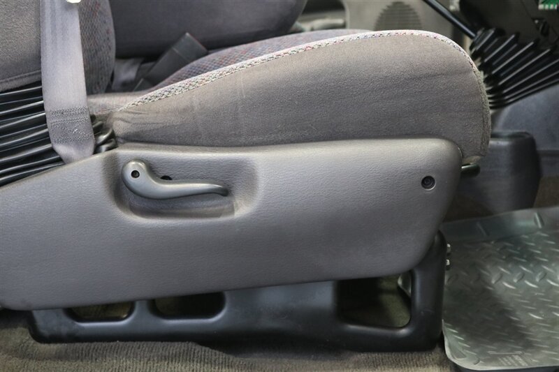 2002 Dodge Ram 2500 SLT  1-OWNER* 100% RUST FREE* 100% STOCK* NEW 3 " LEVEL KIT W/ BILSTEIN 5100* NEW 34 " TOYO A/T III 10-PLYs* NEW BRAKES-ROTORS-CALIPERS-BRAKE FLUID FLUSH-COOLANT FLUSH-AC SERVICE* HIGH OUTPUT* 6-SPEED - Photo 69 - Portland, OR 97230