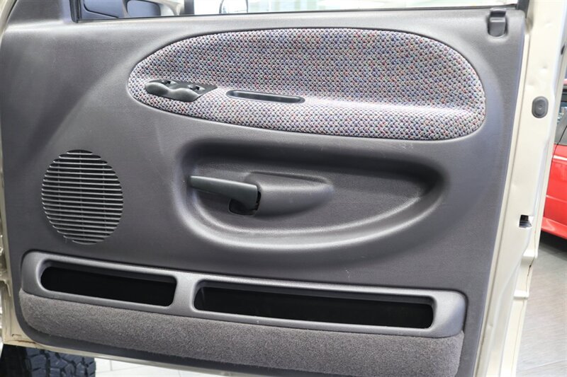 2002 Dodge Ram 2500 SLT  1-OWNER* 100% RUST FREE* 100% STOCK* NEW 3 " LEVEL KIT W/ BILSTEIN 5100* NEW 34 " TOYO A/T III 10-PLYs* NEW BRAKES-ROTORS-CALIPERS-BRAKE FLUID FLUSH-COOLANT FLUSH-AC SERVICE* HIGH OUTPUT* 6-SPEED - Photo 77 - Portland, OR 97230