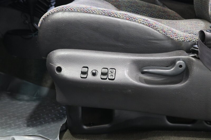 2002 Dodge Ram 2500 SLT  1-OWNER* 100% RUST FREE* 100% STOCK* NEW 3 " LEVEL KIT W/ BILSTEIN 5100* NEW 34 " TOYO A/T III 10-PLYs* NEW BRAKES-ROTORS-CALIPERS-BRAKE FLUID FLUSH-COOLANT FLUSH-AC SERVICE* HIGH OUTPUT* 6-SPEED - Photo 68 - Portland, OR 97230