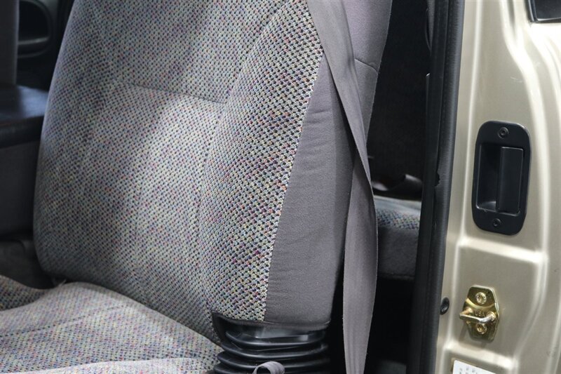 2002 Dodge Ram 2500 SLT  1-OWNER* 100% RUST FREE* 100% STOCK* NEW 3 " LEVEL KIT W/ BILSTEIN 5100* NEW 34 " TOYO A/T III 10-PLYs* NEW BRAKES-ROTORS-CALIPERS-BRAKE FLUID FLUSH-COOLANT FLUSH-AC SERVICE* HIGH OUTPUT* 6-SPEED - Photo 72 - Portland, OR 97230