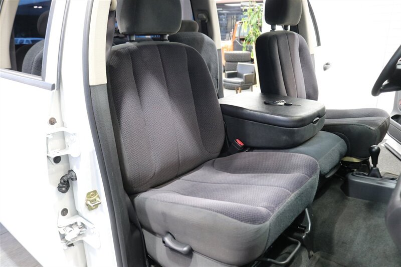 2004 Dodge Ram 3500 SLT - Photo 17 - Portland, OR 97230