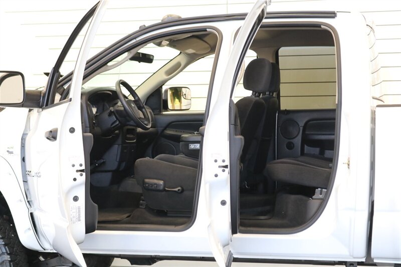 2004 Dodge Ram 3500 SLT - Photo 54 - Portland, OR 97230