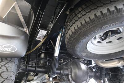 2002 Ford F-350 Super Duty Lariat 4dr Crew Cab Lariat 1-OWNER* NEVER HAD 5TH WHEEL-GOOSENECK* 0-RUST* ALL BOOKS-SERVICE RECORDS SINCE NEW-KEYS-WINDOW STICKER* NEW 2.5 "LEVEL LIFT W/ NEW 33 "BFG KO3s & BILSTEIN 5100s/ NEW BRAKES - ROTORS - Photo 31 - Portland, OR 97230