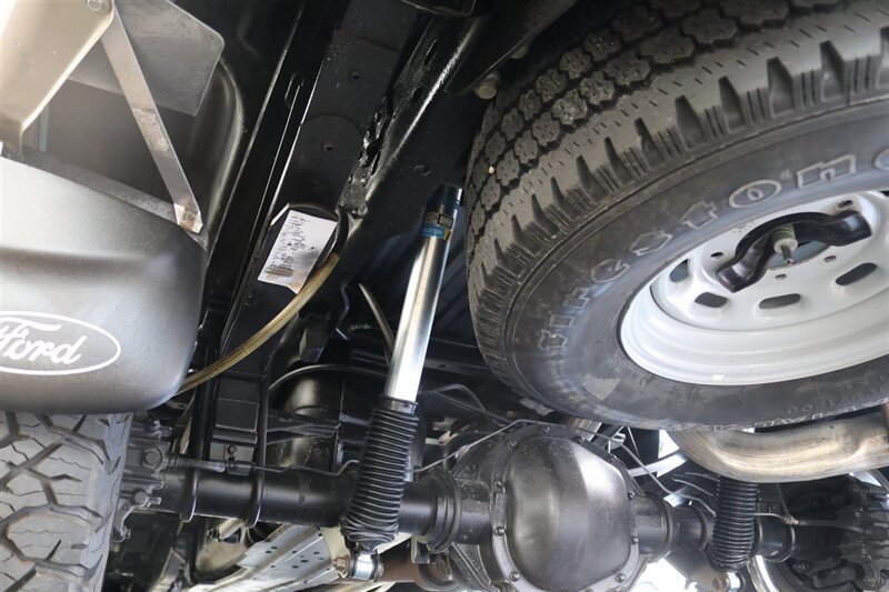 2002 Ford F-350 Super Duty Lariat 4dr Crew Cab Lariat 1-OWNER* NEVER HAD 5TH WHEEL-GOOSENECK* 0-RUST* ALL BOOKS-SERVICE RECORDS SINCE NEW-KEYS-WINDOW STICKER* NEW 2.5 "LEVEL LIFT W/ NEW 33 "BFG KO3s & BILSTEIN 5100s/ NEW BRAKES - ROTORS - Photo 31 - Portland, OR 97230