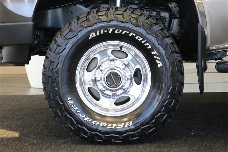 2002 Ford F-350 Super Duty Lariat 4dr Crew Cab Lariat 1-OWNER* NEVER HAD 5TH WHEEL-GOOSENECK* 0-RUST* ALL BOOKS-SERVICE RECORDS SINCE NEW-KEYS-WINDOW STICKER* NEW 2.5 "LEVEL LIFT W/ NEW 33 "BFG KO3s & BILSTEIN 5100s/ NEW BRAKES - ROTORS - Photo 20 - Portland, OR 97230