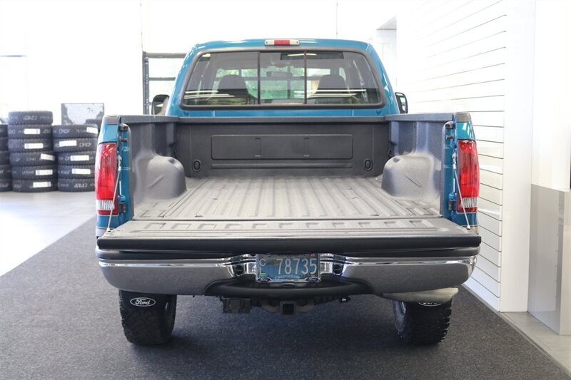 2002 Ford F-350 Super Duty Lariat 4dr Crew Cab Lariat 1-OWNER* NEVER HAD 5TH WHEEL-GOOSENECK* 0-RUST* ALL BOOKS-SERVICE RECORDS SINCE NEW-KEYS-WINDOW STICKER* NEW 2.5 "LEVEL LIFT W/ NEW 33 "BFG KO3s & BILSTEIN 5100s/ NEW BRAKES - ROTORS - Photo 15 - Portland, OR 97230