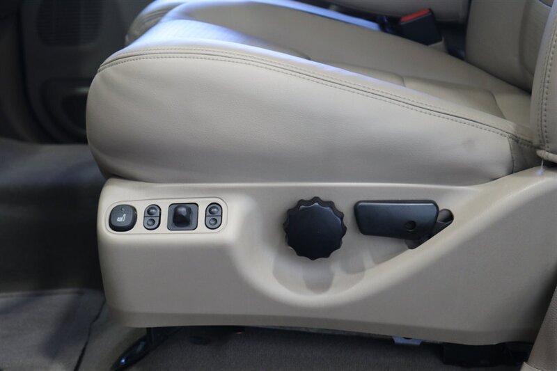 2002 Ford F-350 Super Duty Lariat 4dr Crew Cab Lariat 1-OWNER* NEVER HAD 5TH WHEEL-GOOSENECK* 0-RUST* ALL BOOKS-SERVICE RECORDS SINCE NEW-KEYS-WINDOW STICKER* NEW 2.5 "LEVEL LIFT W/ NEW 33 "BFG KO3s & BILSTEIN 5100s/ NEW BRAKES - ROTORS - Photo 71 - Portland, OR 97230