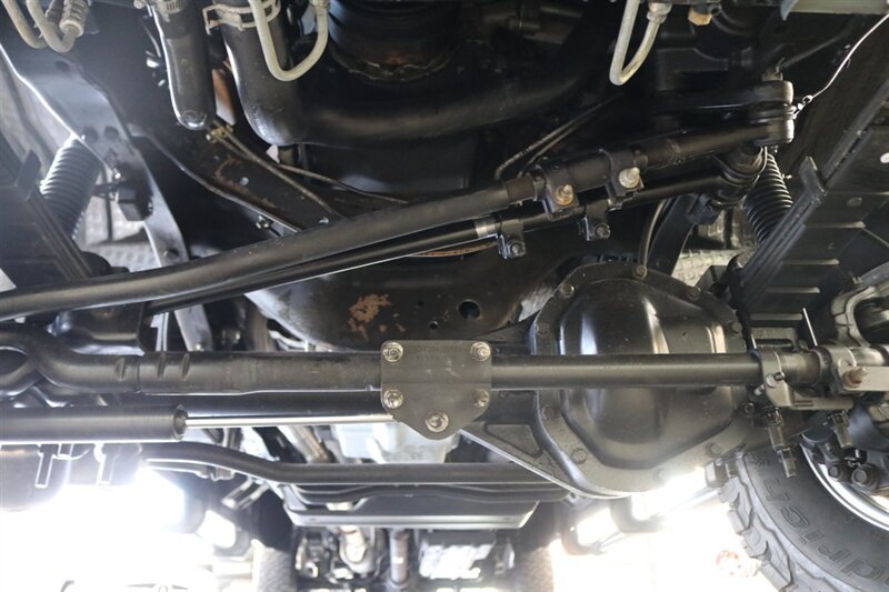 2002 Ford F-350 Super Duty Lariat 4dr Crew Cab Lariat 1-OWNER* NEVER HAD 5TH WHEEL-GOOSENECK* 0-RUST* ALL BOOKS-SERVICE RECORDS SINCE NEW-KEYS-WINDOW STICKER* NEW 2.5 "LEVEL LIFT W/ NEW 33 "BFG KO3s & BILSTEIN 5100s/ NEW BRAKES - ROTORS - Photo 24 - Portland, OR 97230