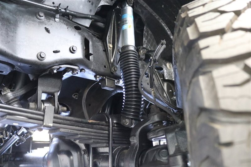 2002 Ford F-350 Super Duty Lariat 4dr Crew Cab Lariat 1-OWNER* NEVER HAD 5TH WHEEL-GOOSENECK* 0-RUST* ALL BOOKS-SERVICE RECORDS SINCE NEW-KEYS-WINDOW STICKER* NEW 2.5 "LEVEL LIFT W/ NEW 33 "BFG KO3s & BILSTEIN 5100s/ NEW BRAKES - ROTORS - Photo 22 - Portland, OR 97230