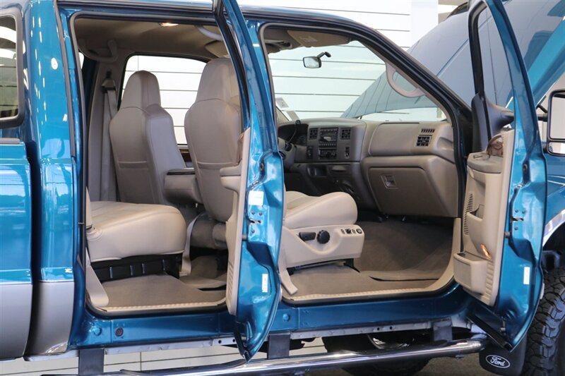 2002 Ford F-350 Super Duty Lariat 4dr Crew Cab Lariat 1-OWNER* NEVER HAD 5TH WHEEL-GOOSENECK* 0-RUST* ALL BOOKS-SERVICE RECORDS SINCE NEW-KEYS-WINDOW STICKER* NEW 2.5 "LEVEL LIFT W/ NEW 33 "BFG KO3s & BILSTEIN 5100s/ NEW BRAKES - ROTORS - Photo 62 - Portland, OR 97230