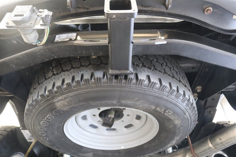 2002 Ford F-350 Super Duty Lariat 4dr Crew Cab Lariat 1-OWNER* NEVER HAD 5TH WHEEL-GOOSENECK* 0-RUST* ALL BOOKS-SERVICE RECORDS SINCE NEW-KEYS-WINDOW STICKER* NEW 2.5 "LEVEL LIFT W/ NEW 33 "BFG KO3s & BILSTEIN 5100s/ NEW BRAKES - ROTORS - Photo 32 - Portland, OR 97230