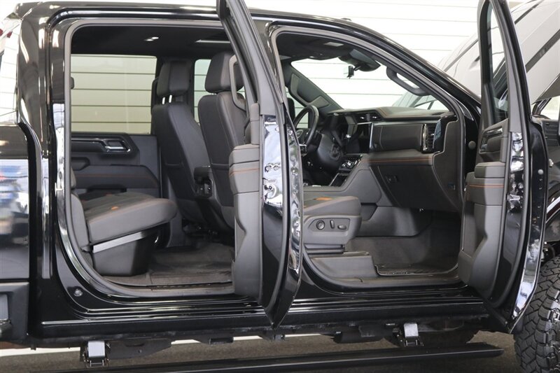 2024 GMC Sierra 3500 AT4  1-OWNER* 4 " COGNITO LIFT W/ FOX SHOCKS* 20 " FUELS 35 " TOYO R/Ts* AT4 PREM PLUS PKG*  PAINT MATCHED FLARES* FULL FRONT PPF* ALL BOOKS & 2-KEYS - Photo 33 - Portland, OR 97230