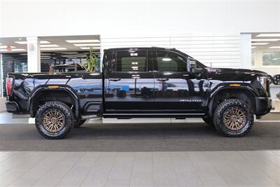 2024 GMC Sierra 3500 AT4  1-OWNER* 4 " COGNITO LIFT W/ FOX SHOCKS* 20 " FUELS 35 " TOYO R/Ts* AT4 PREM PLUS PKG*  PAINT MATCHED FLARES* FULL FRONT PPF* ALL BOOKS & 2-KEYS - Photo 5 - Portland, OR 97230