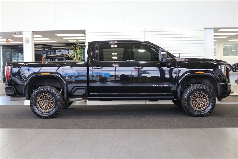 2024 GMC Sierra 3500 AT4  1-OWNER* 4 " COGNITO LIFT W/ FOX SHOCKS* 20 " FUELS 35 " TOYO R/Ts* AT4 PREM PLUS PKG*  PAINT MATCHED FLARES* FULL FRONT PPF* ALL BOOKS & 2-KEYS - Photo 5 - Portland, OR 97230