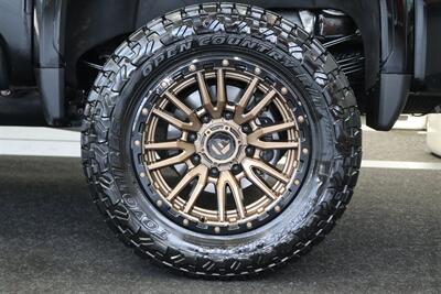 2024 GMC Sierra 3500 AT4  1-OWNER* 4 " COGNITO LIFT W/ FOX SHOCKS* 20 " FUELS 35 " TOYO R/Ts* AT4 PREM PLUS PKG*  PAINT MATCHED FLARES* FULL FRONT PPF* ALL BOOKS & 2-KEYS - Photo 25 - Portland, OR 97230