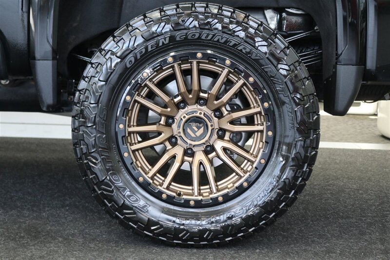 2024 GMC Sierra 3500 AT4  1-OWNER* 4 " COGNITO LIFT W/ FOX SHOCKS* 20 " FUELS 35 " TOYO R/Ts* AT4 PREM PLUS PKG*  PAINT MATCHED FLARES* FULL FRONT PPF* ALL BOOKS & 2-KEYS - Photo 25 - Portland, OR 97230