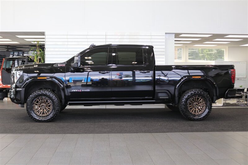 2024 GMC Sierra 3500 AT4  1-OWNER* 4 " COGNITO LIFT W/ FOX SHOCKS* 20 " FUELS 35 " TOYO R/Ts* AT4 PREM PLUS PKG*  PAINT MATCHED FLARES* FULL FRONT PPF* ALL BOOKS & 2-KEYS - Photo 4 - Portland, OR 97230