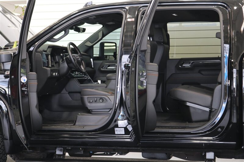 2024 GMC Sierra 3500 AT4  1-OWNER* 4 " COGNITO LIFT W/ FOX SHOCKS* 20 " FUELS 35 " TOYO R/Ts* AT4 PREM PLUS PKG*  PAINT MATCHED FLARES* FULL FRONT PPF* ALL BOOKS & 2-KEYS - Photo 32 - Portland, OR 97230