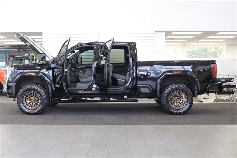 2024 GMC Sierra 3500 AT4  1-OWNER* 4 " COGNITO LIFT W/ FOX SHOCKS* 20 " FUELS 35 " TOYO R/Ts* AT4 PREM PLUS PKG*  PAINT MATCHED FLARES* FULL FRONT PPF* ALL BOOKS & 2-KEYS - Photo 10 - Portland, OR 97230