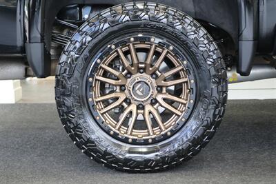 2024 GMC Sierra 3500 AT4  1-OWNER* 4 " COGNITO LIFT W/ FOX SHOCKS* 20 " FUELS 35 " TOYO R/Ts* AT4 PREM PLUS PKG*  PAINT MATCHED FLARES* FULL FRONT PPF* ALL BOOKS & 2-KEYS - Photo 24 - Portland, OR 97230