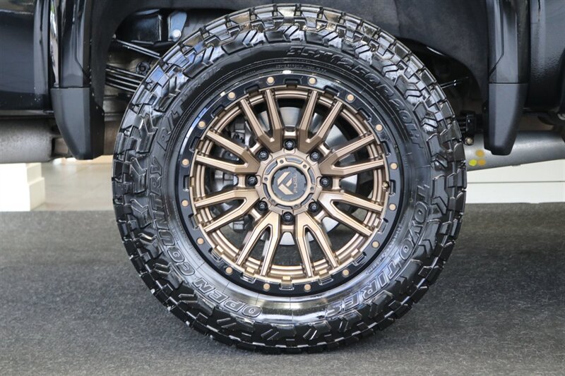 2024 GMC Sierra 3500 AT4  1-OWNER* 4 " COGNITO LIFT W/ FOX SHOCKS* 20 " FUELS 35 " TOYO R/Ts* AT4 PREM PLUS PKG*  PAINT MATCHED FLARES* FULL FRONT PPF* ALL BOOKS & 2-KEYS - Photo 24 - Portland, OR 97230