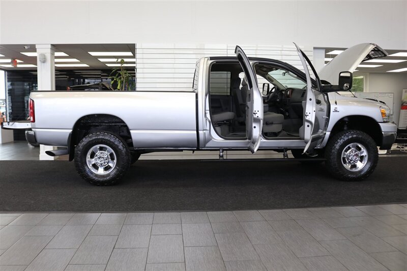 2006 Dodge Ram 3500 100% RUST FREE* 100% STOCK NEVER TUNED* NEW 3 "FABTEC LEVEL KIT W/BILSTEIN 5100s* NEW 35 "TOYO A/T III* NEW BRAKE CALIPERS-ROTORS-PADS-COOLANT FLUSH-BRAKE FLUID FLUSH-BELTS-AC SERVICE* DEALER SERVICED - Photo 13 - Portland, OR 97230